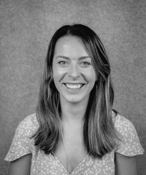 A black & white portrait of Stile team member Jaclyn Rooney smiling at the camera
